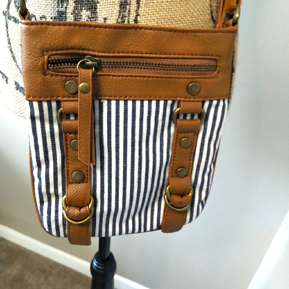 5/$25 Charming Charlie Cross Body Purse